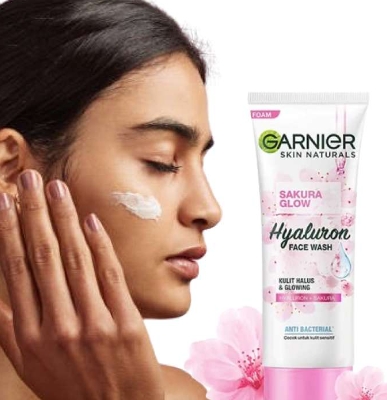 garnier face wash woman