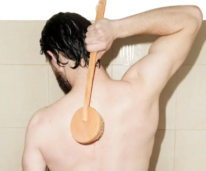 How to Use a Body Scrubber for Men