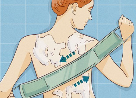 How Men Should Wash Their Back Properly